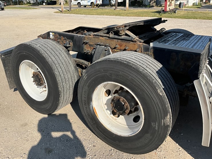 2014-peterbilt-579-image-7