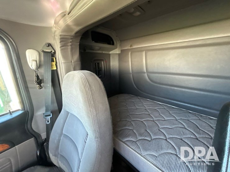 2010-peterbilt-386-image-50