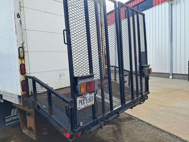 2008-isuzu-npr-image-5