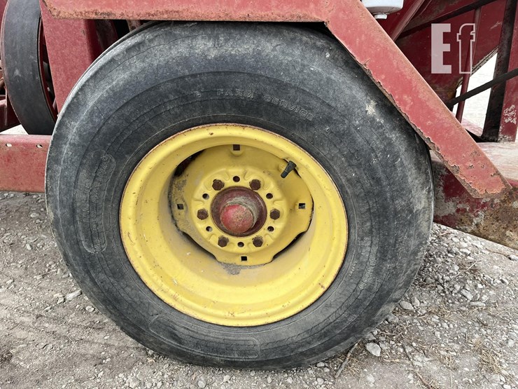 new-holland-354-image-9