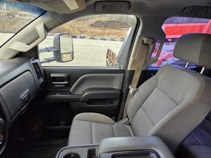 2015-chevrolet-silverado-2500hd-image-46