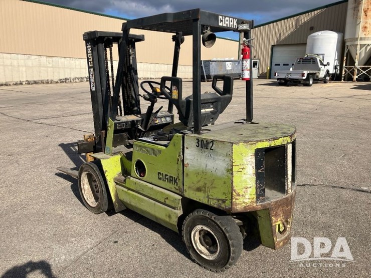 1993-clark-gpx30-forklift-(np6209,-unit-3012)-image-4