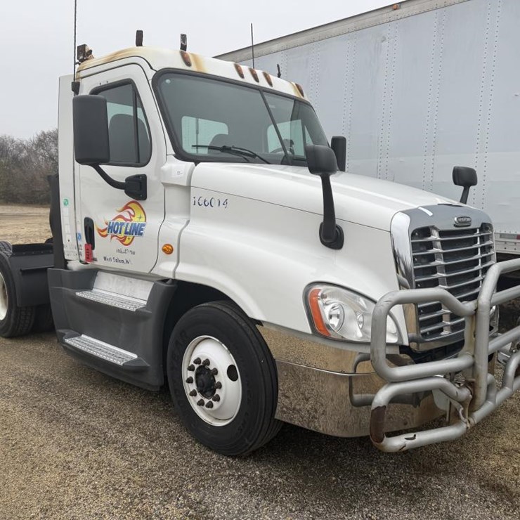 #1175 • 2016 Freightliner Cascadia Day Cab Truck Tractor