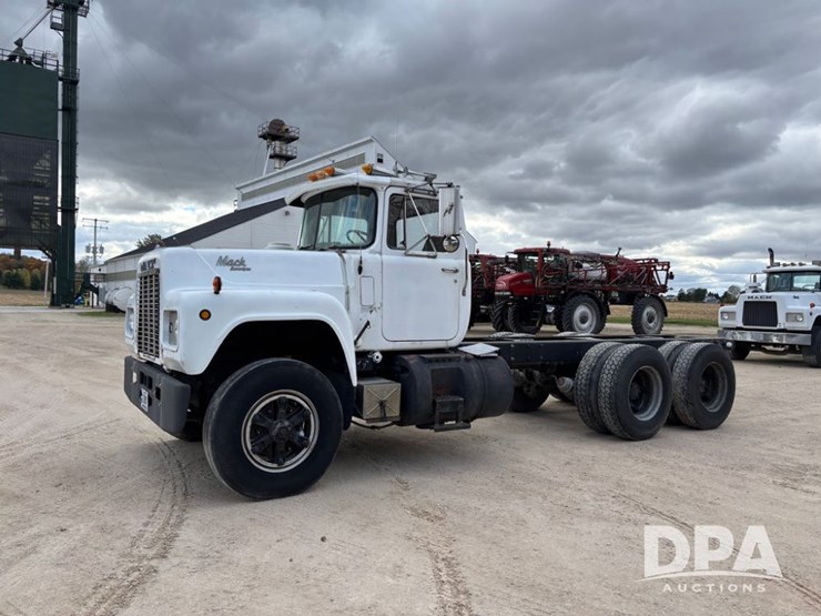 1985-mack-r686st-image-17