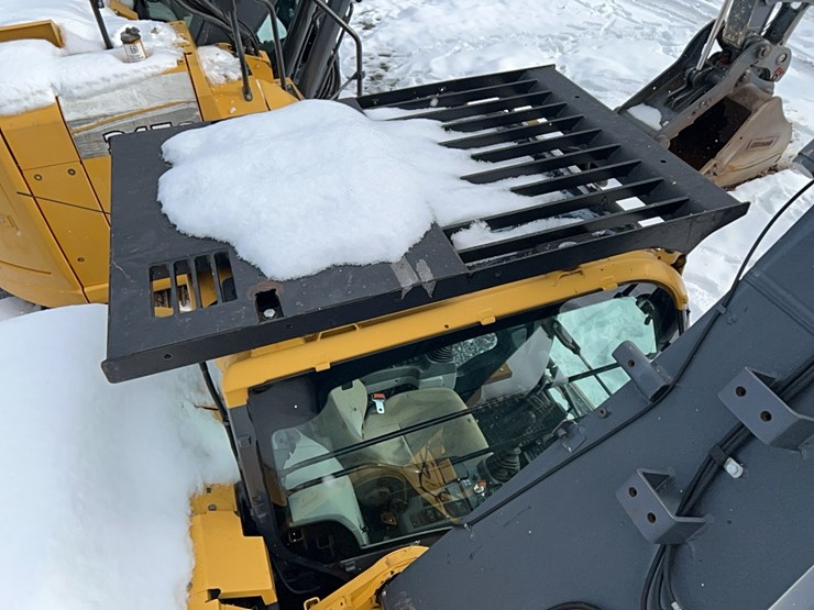 2017-deere-245g-lc-image-24