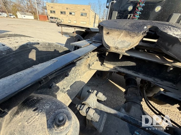 peterbilt-567-image-32