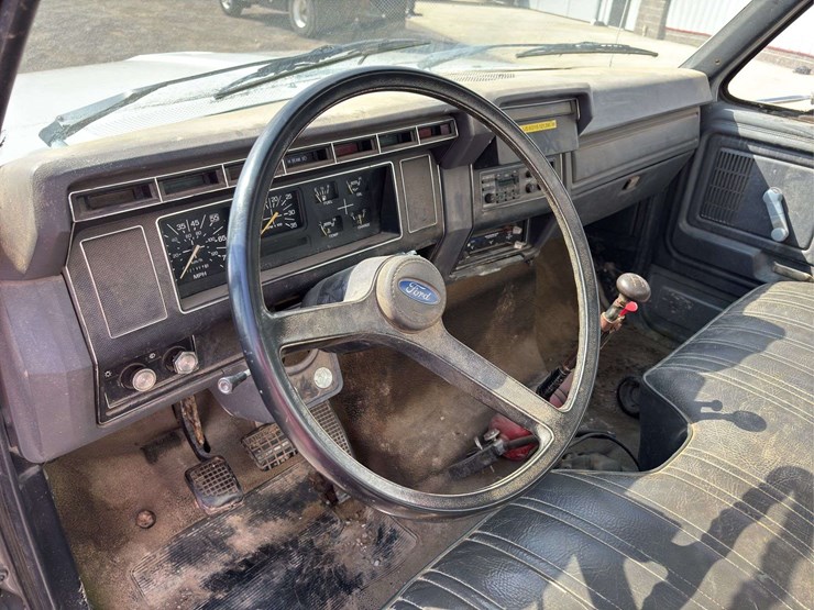 1992-ford-f700-image-28