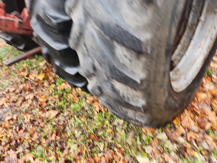 1976-ih-1066-diesel-tractor-image-12