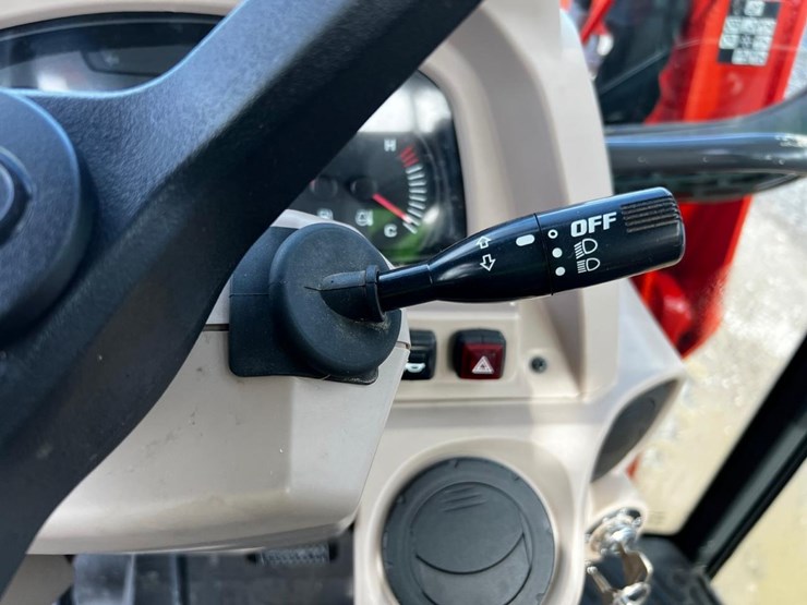 2010-kubota-m8540-image-24