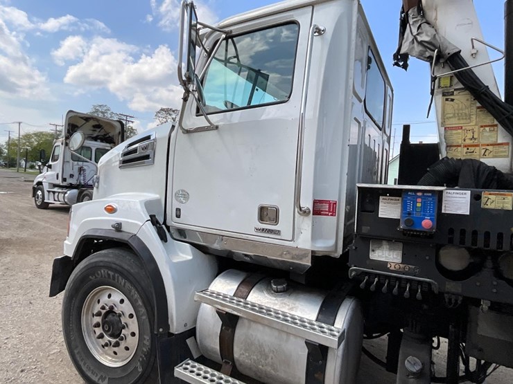 western-star-4700sb-image-24