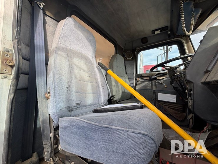 peterbilt-377-image-59