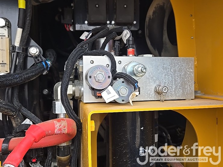 2019-deere-850l-lgp-image-115