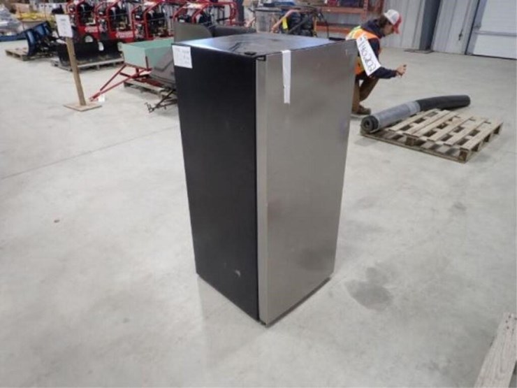 vissani-7.1-cu-ft-upright-freezer-image-2