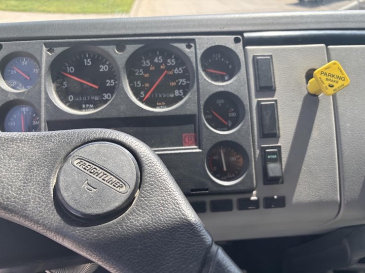 freightliner-fl80-image-67