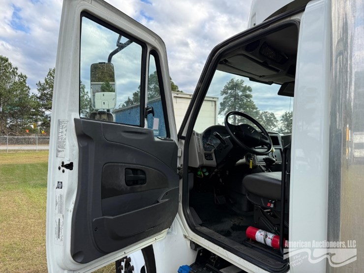 2018-international-durastar-4300-image-10