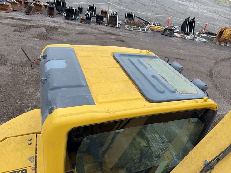 2012-komatsu-pc138-image-40