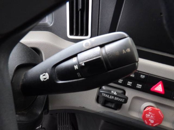 freightliner-cascadia-126-image-19