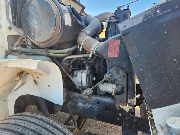 international-8100-image-43