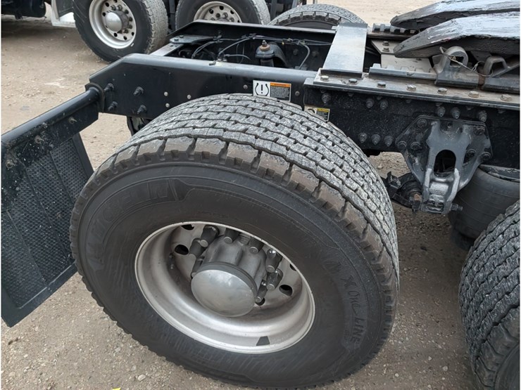 2020-kenworth-t880-image-7