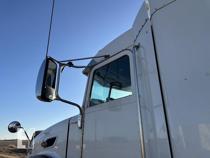 2014-peterbilt-386-image-13