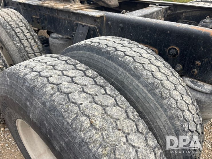 peterbilt-385-image-66