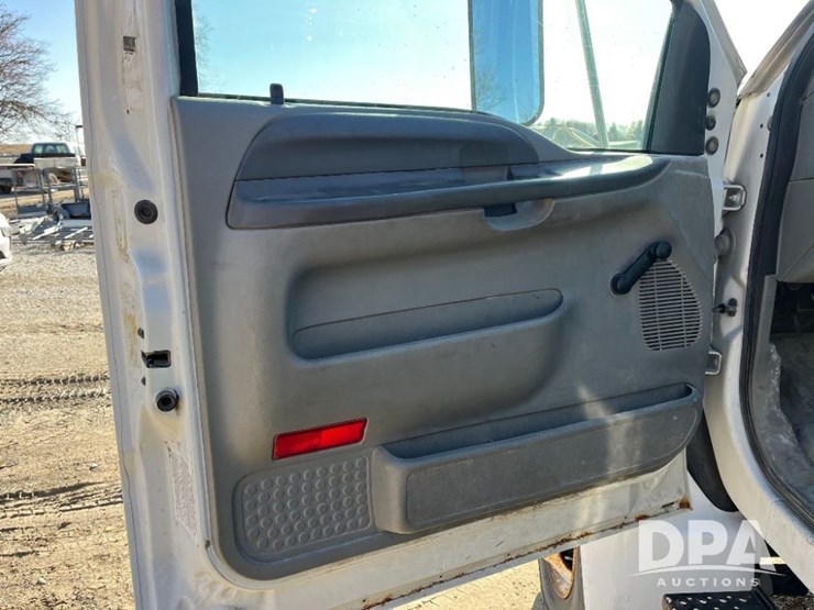 ford-f650-xlt-image-37