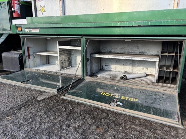 2001-kenworth-t300-image-13