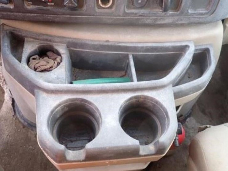 2010-ford-e350-xlt-image-25