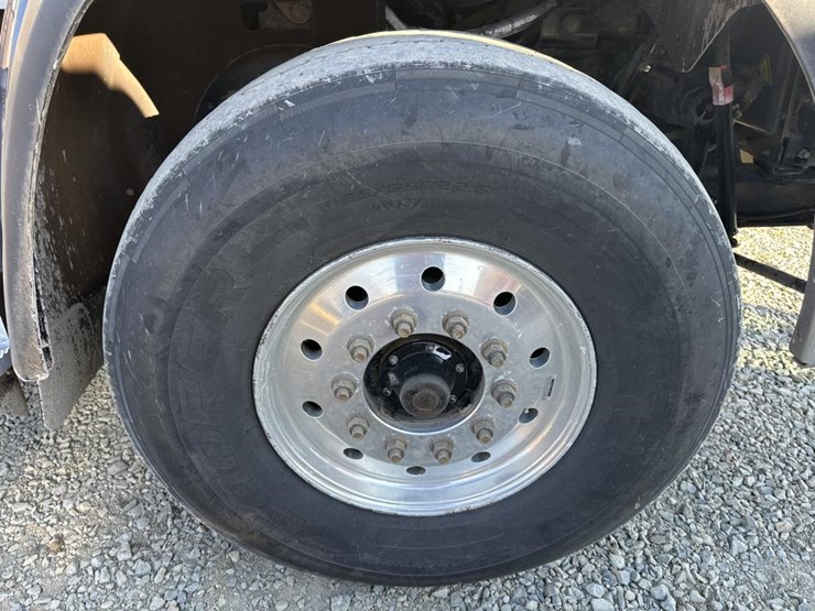 2017-international-hx615-image-74