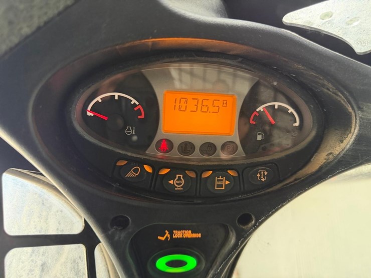 2022-bobcat-t740-image-22