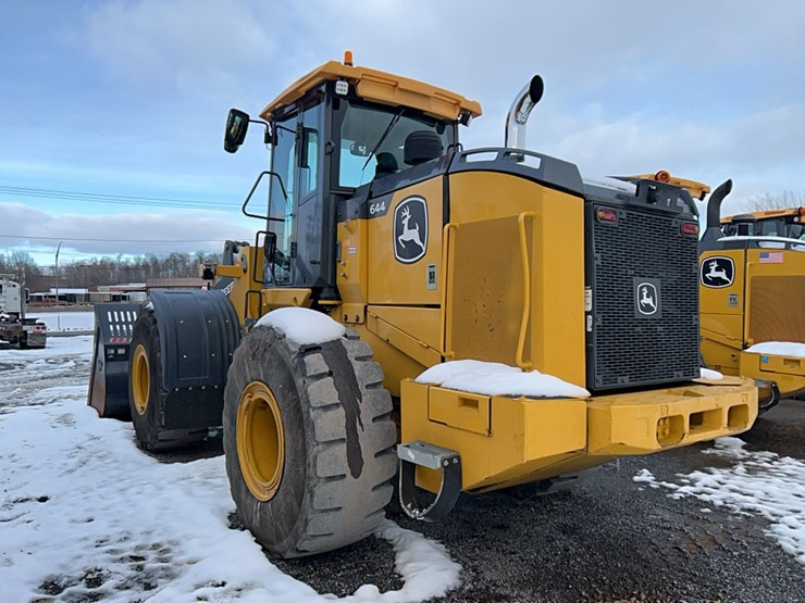 2021-deere-644k-image-11