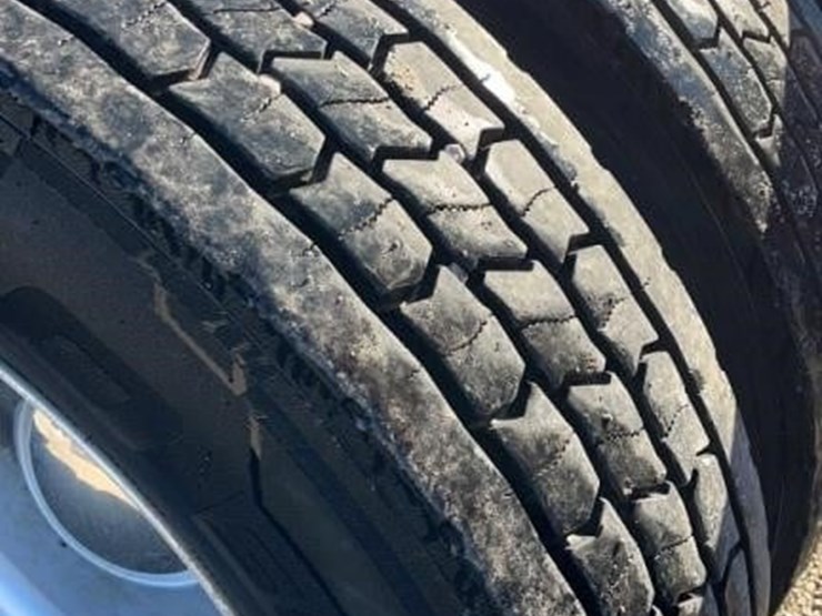 2019-peterbilt-567-image-11