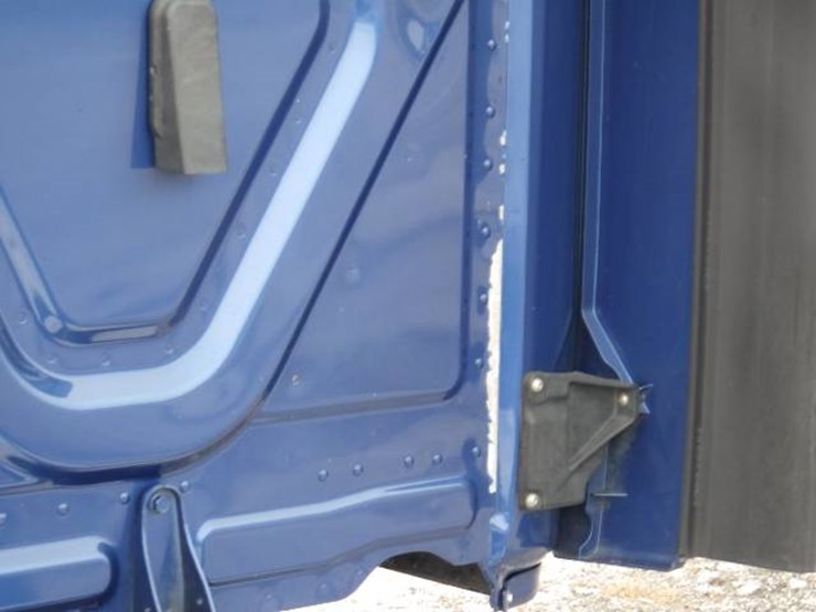 freightliner-cascadia-126-image-15