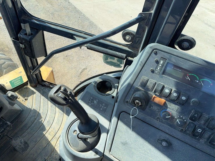 2012-deere-310k-image-36