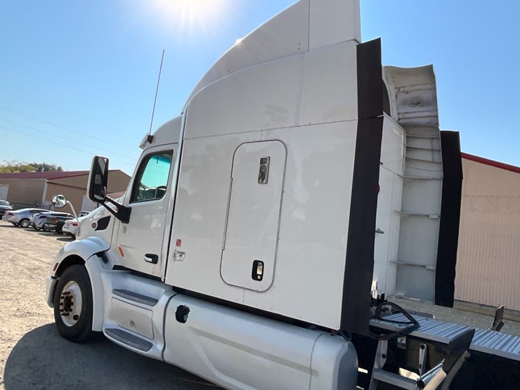 2014-peterbilt-579-image-15