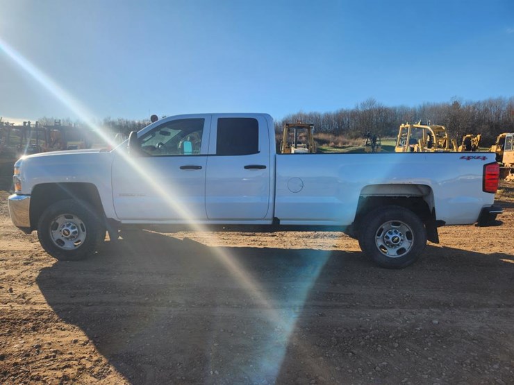 2017-chevrolet-2500-image-2