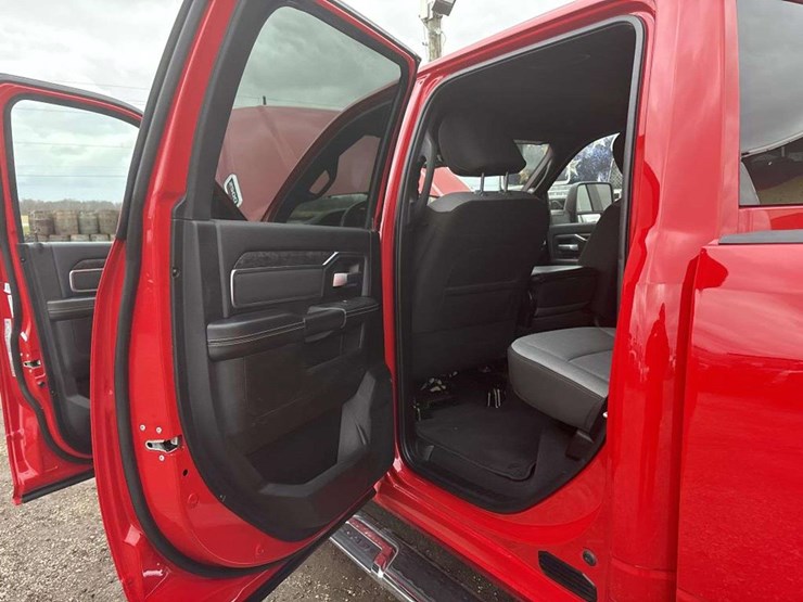 2024-ram-2500-big-horn-image-14