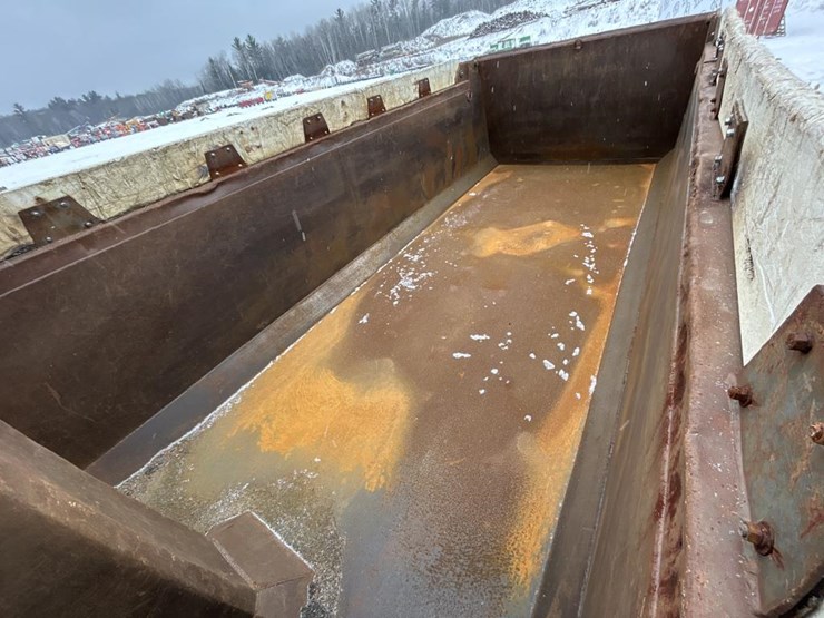 #1042-•-2000-volvo-quad-axle-dump-truck-image-25