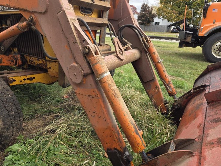 john-deere-300-image-13