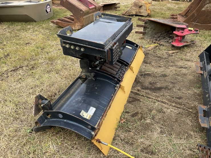 caterpillar-skid-steer-snowplow-image-1
