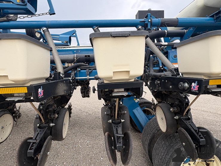 kinze-3800-image-16