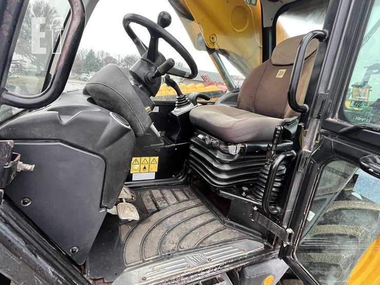 jcb-541-70-agri-plus-image-16