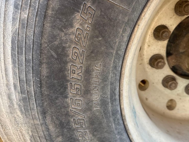 2008-meyers-boss-9136t-silage-trailer-image-13