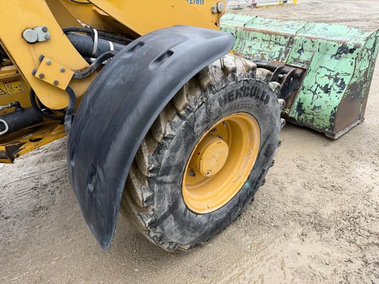 2015-caterpillar-908h2-image-20