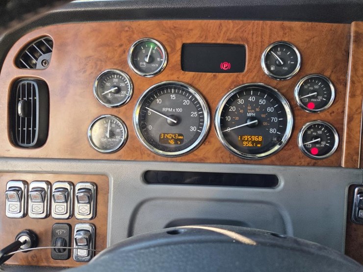 2007-peterbilt-386-image-79