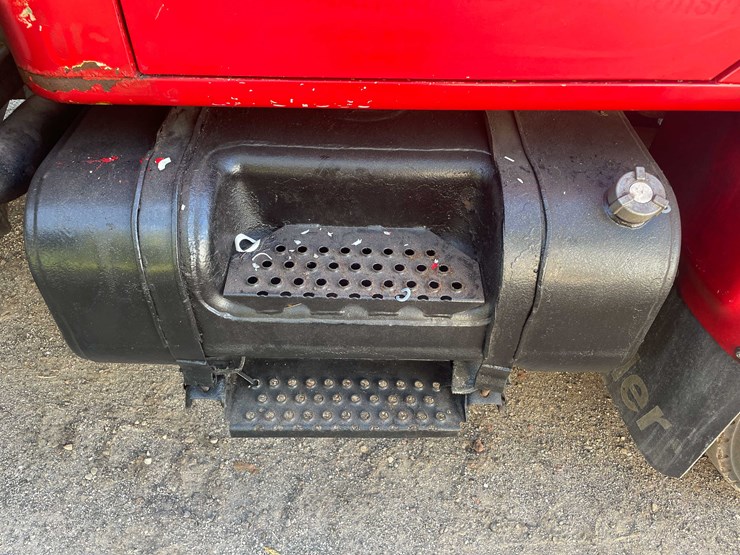 international-4900-image-43