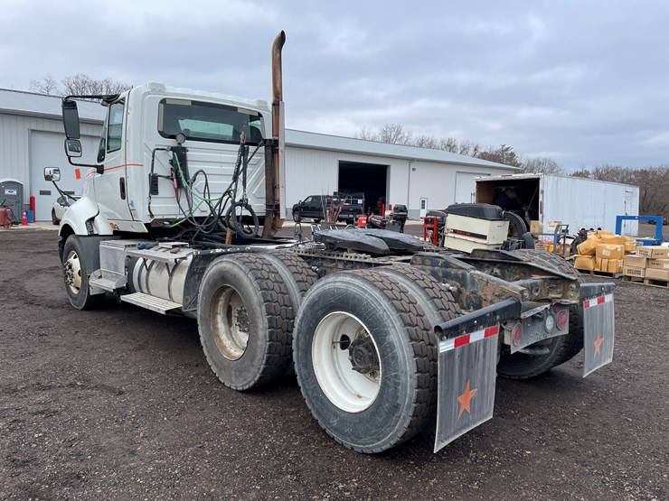 #1054-•-2015-international-tandem-axle-day-cab-semi-tractor-(has-wi-title)-image-7