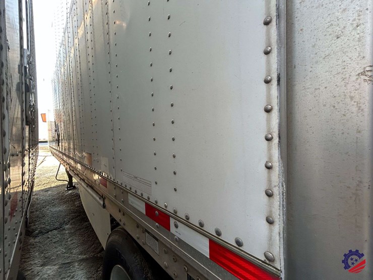 2017-stoughton-28-ft-image-12