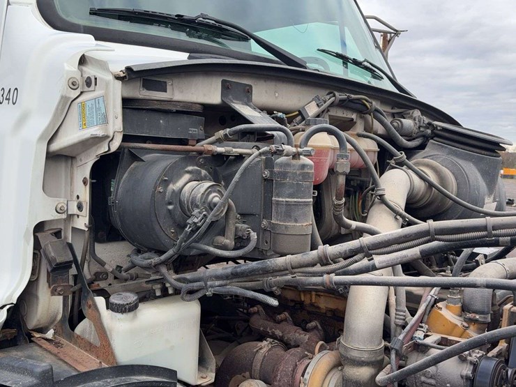 2005-sterling-l8500-image-23