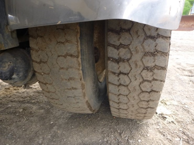 peterbilt-330-image-29